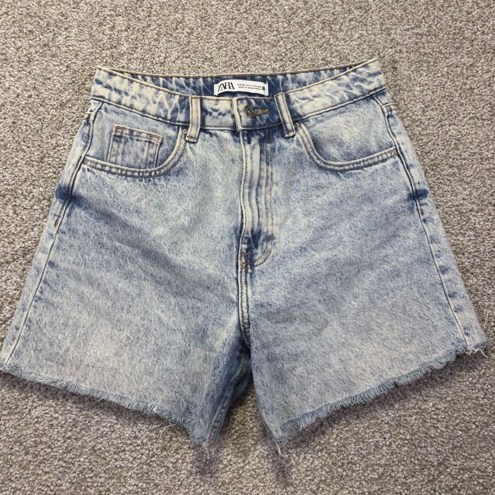ZARA Denim Shorts Womens 2 Light Wash Blue Cutoff Relaxed Frayed Hem 4 Inseam